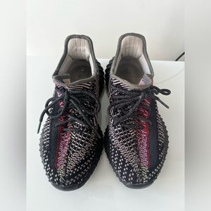 Yeezy Mens 6/ Women’s 7.5